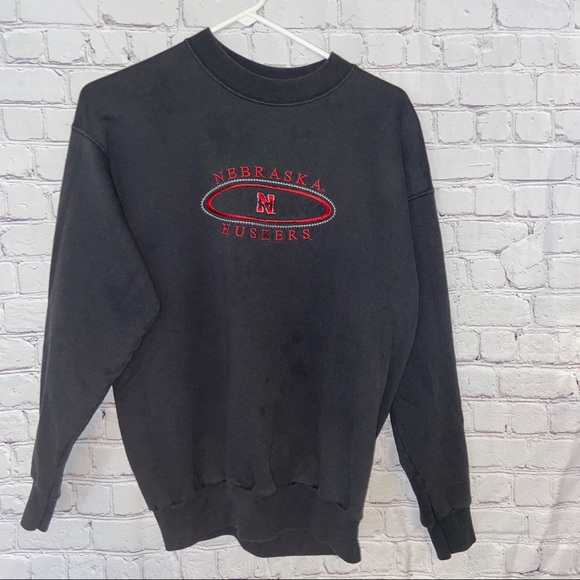 Vintage Tops - Vintage Nebraska huskers embroidered crewneck Med.